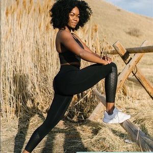 ZYIA Black Flower Power Luxe Hi-Rise 7/8 24" size 6-8